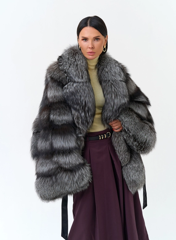 Женская шуба из меха чернобурой лисы фото