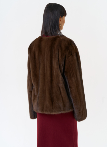 Укороченная шуба из меха норки с акцентными пуговицами