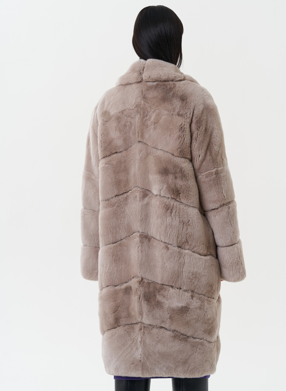 Шуба из меха кролика с английским воротником