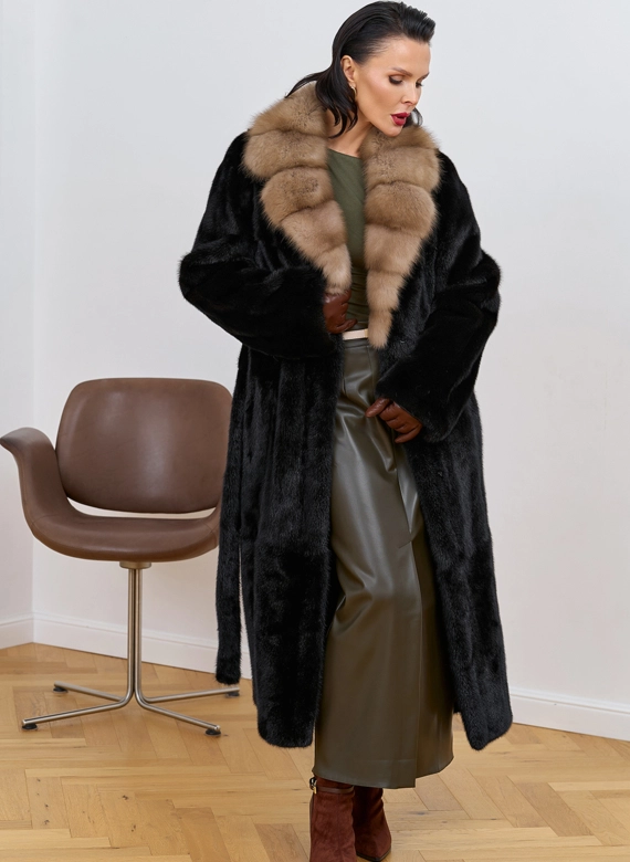 Шуба из меха норки с воротником из меха куницы