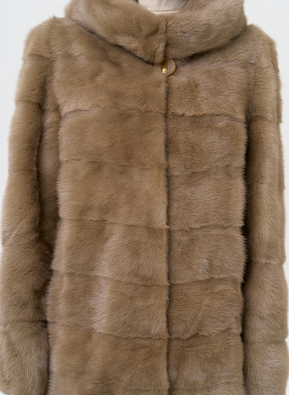 Шуба из норки бежевого цвета