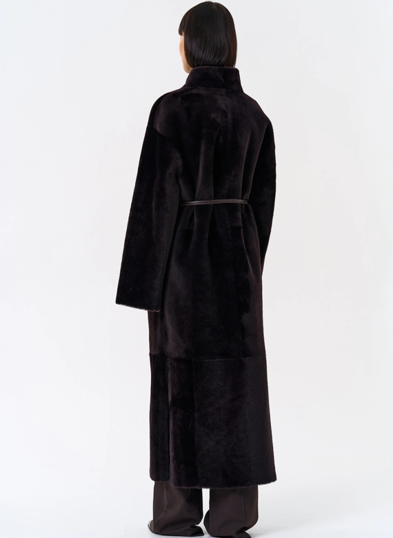 Женская двухсторонняя дубленка с декоративным поясом