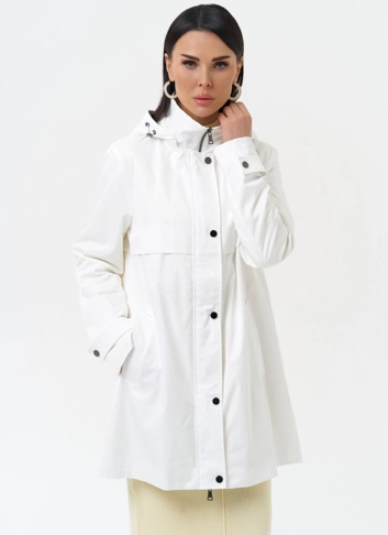 Плащ женский белого цвета