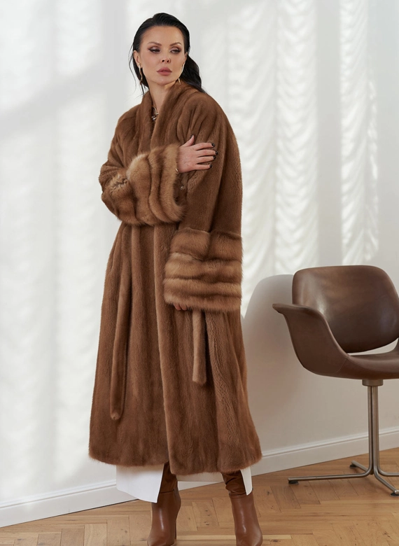 Женская шуба из скандинавской норки фото