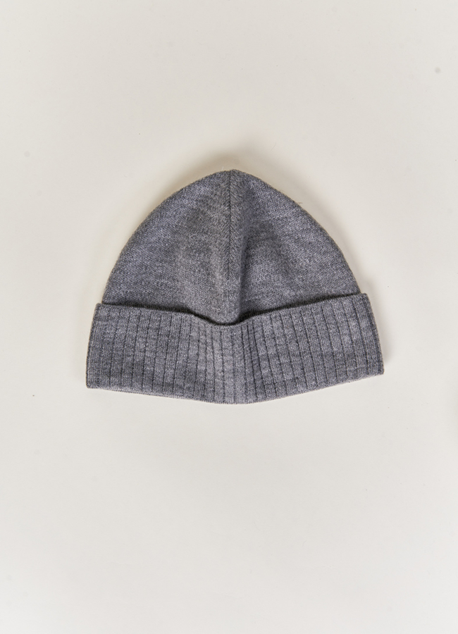 Шапка мужская серого цвета модель № 2903 в рассрочку