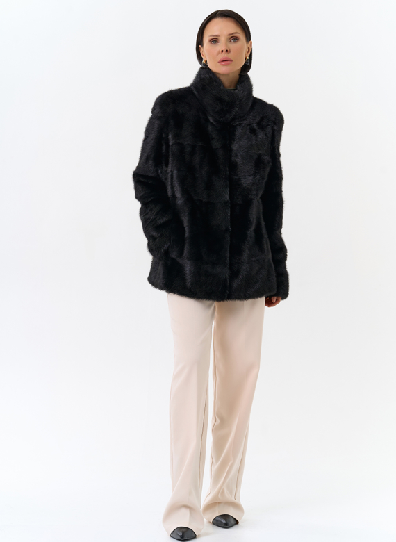 Укороченная норковая шуба с воротником стойкой черного цвета 
