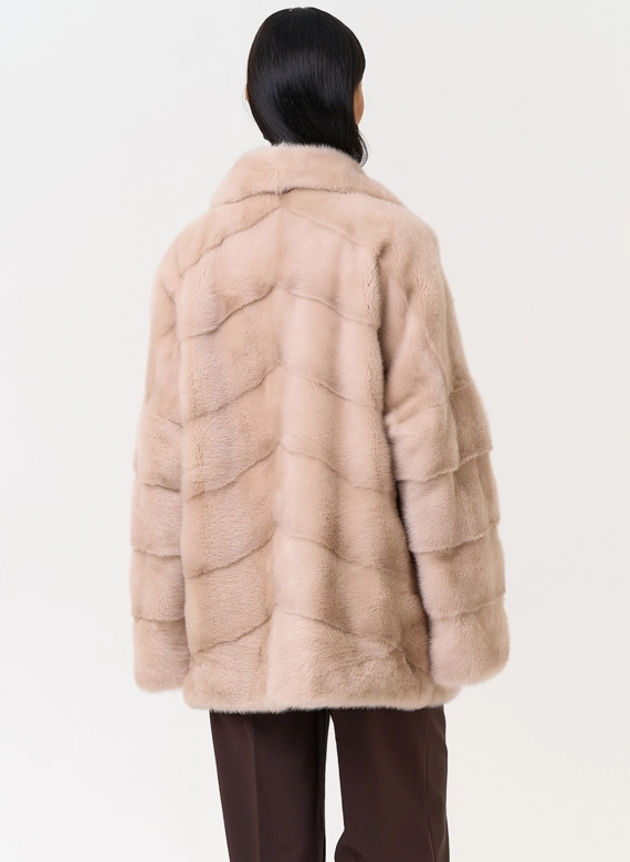 Укороченная шуба из меха норки с английским воротником
